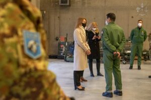 NATO AIR POLICING, ESTONIA: IL PRIMO MINISTRO ESTONE VISITA LA TASK FORCE AIR - Aeronautica Militare