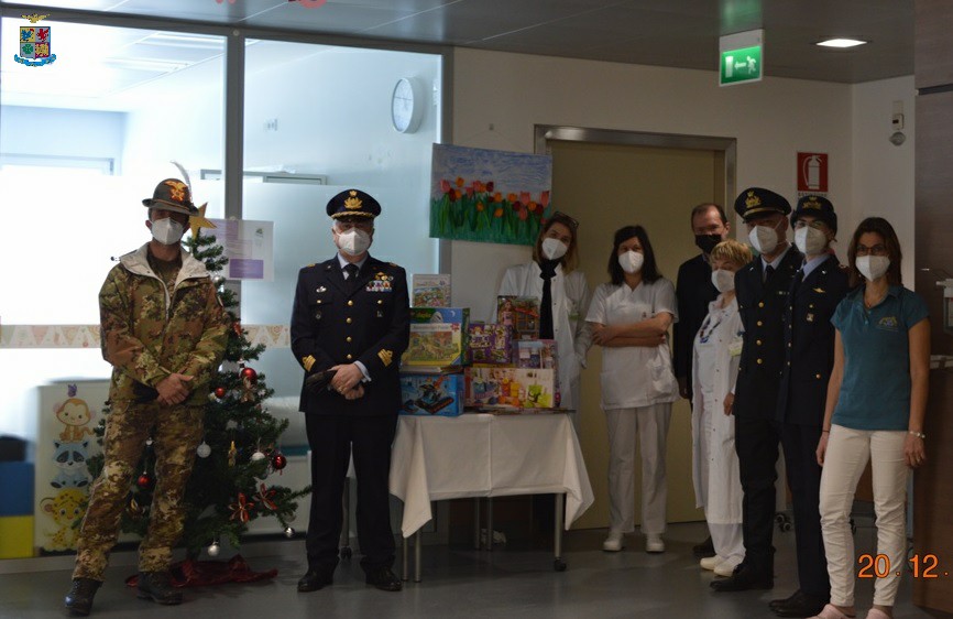 SOLIDARIETÀ: IL DISTACCAMENTO AEROPORTUALE DI DOBBIACO VICINO AI BAMBINI - Aeronautica Militare