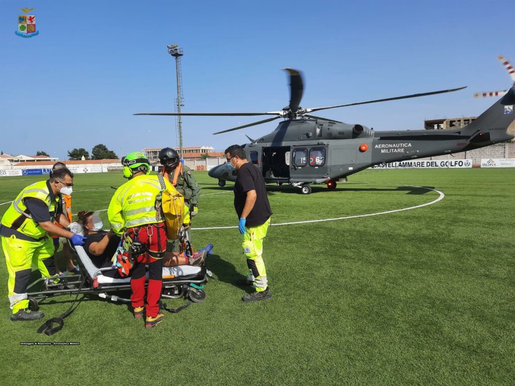 RICERCA E SOCCORSO: DONNA RECUPERATA DA EQUIPAGGIO DELL'82° CENTRO C.S.A.R. NELLA RISERVA DELLO “ZINGARO” (TP) - Aeronautica Militare