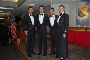 CONSEGNATE LE 'WING' AI PILOTI DEL 'FALCO V' - Aeronautica Militare