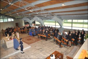 foto dall'alto momento di celebrazione ecclesiastica