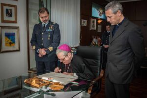 L'ORDINARIO MILITARE HA INCONTRATO GLI ALLIEVI MARESCIALLI DELL'AERONAUTICA MILITARE - Aeronautica Militare