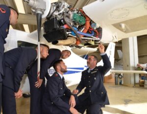 LA SCUOLA SPECIALISTI DELL'AERONAUTICA MILITARE ALLA TECNAM - Aeronautica Militare