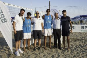 foto di gruppo tra atleti