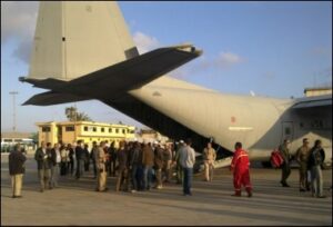 aereo militare su terraferma