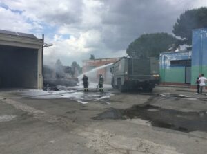 IL NUCLEO ANTINCENDI DEL 36° STORMO INTERVIENE NEL COMUNE DI GIOIA DEL COLLE - Aeronautica Militare