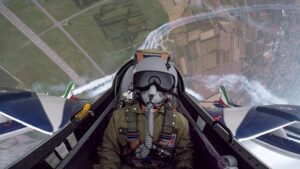 GLI ALLIEVI DELLA SCUOLA "DOUHET" IN VOLO CON LE FRECCE TRICOLORI - Aeronautica Militare