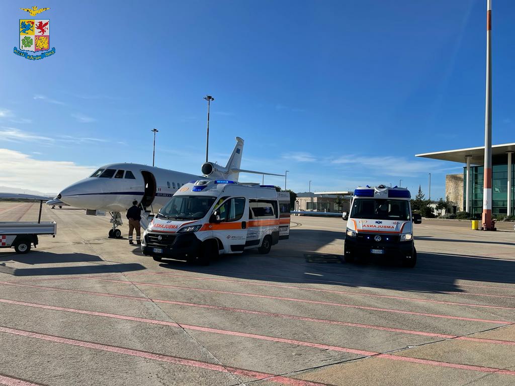 VOLO AMBULANZA DALLA SARDEGNA PER SALVARE LA VITA DI DUE BIMBI - Aeronautica Militare