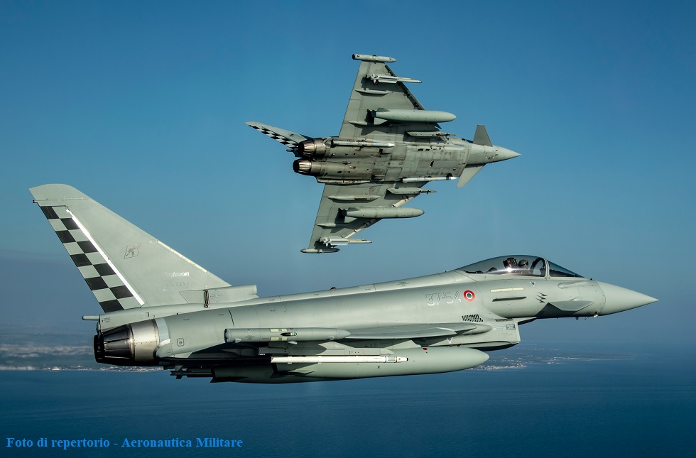 DIFESA AEREA: CACCIA EUROFIGHTER INTERCETTANO UN VELIVOLO CIVILE CHE AVEVA PERSO IL CONTATTO RADIO - Aeronautica Militare