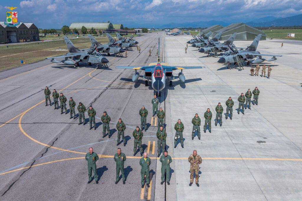 40 anni di Tornado - aerei militari su terraferma