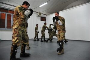 militari allenamento di box