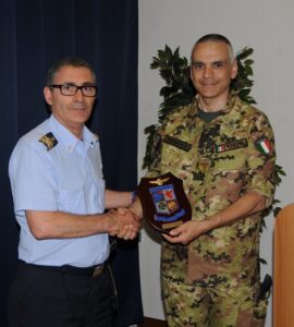 5 Saluto del Col Cicerone al BrigGen Mannino