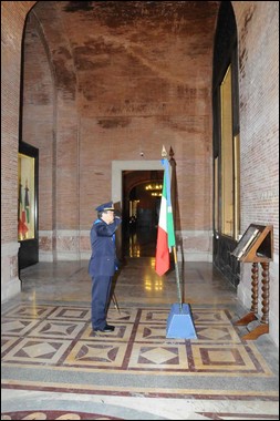 CONSEGNATA LA BANDIERA DELLA SPSAM AL VITTORIANO - Aeronautica Militare