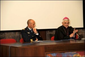 MONS. CHIARINELLI INCONTRA GLI ALLIEVI MARESCIALLI AM - Aeronautica Militare