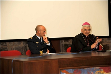 MONS. CHIARINELLI INCONTRA GLI ALLIEVI MARESCIALLI AM - Aeronautica Militare