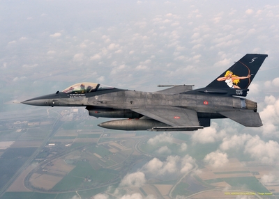 aereo militare in volo