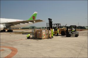 PARTONO DA BRINDISI GLI AIUTI PER IL BURKINA FASO - Aeronautica Militare