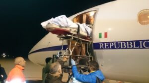 BAMBINA IN IMMINENTE PERICOLO DI VITA TRASPORTATA D'URGENZA CON UN VOLO SANITARIO DALLA SARDEGNA - Aeronautica Militare