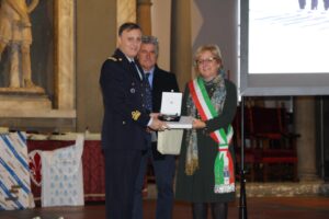 CONSEGNATO ALL' ISTITUTO DI SCIENZE MILITARI AERONAUTICHE IL CONIO DELLA FONDAZIONE ELISABETTA E MARIACHIARA CASINI - Aeronautica Militare