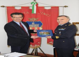 IL COMANDANTE DELL'ISMA IN VISITA AL COMUNE DI VINCI - Aeronautica Militare
