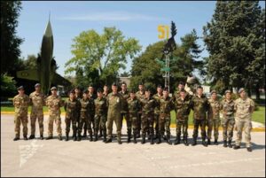 foto di gruppo tra militari