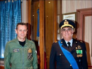 IL GEN. MANCA HA RESO ONORE ALLA BANDIERA DEL RSV - Aeronautica Militare