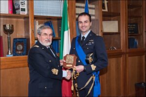 stretta di mano e stemma