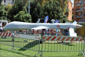 aereo militare su terraferma