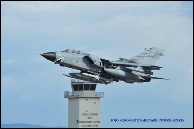 aereo militare in volo