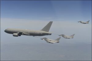 aerei militari in volo rifornimento