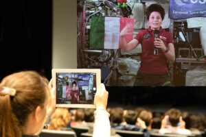 presentazione cristoforetti su schermo