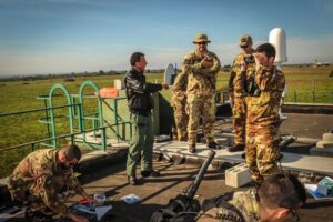 militari nel campo