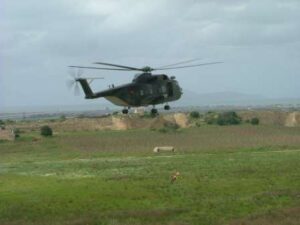 elicottero in volo - ATTIVITA-VERRICELLO-CON-SOCCORRITORE-CNSAS