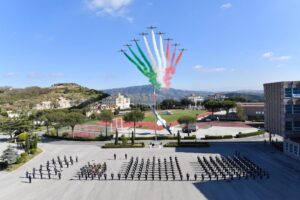 Accademia-Aeronautica_giuramento-Corso-Aquila-VI_-passaggio-Frecce-Tricolori