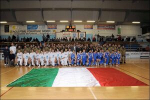 foto di gruppo tra atleti