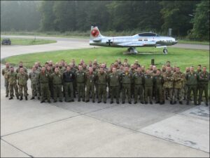 foto di gruppo tra militari