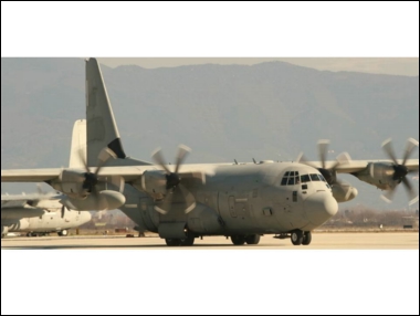 aereo militare su terraferma