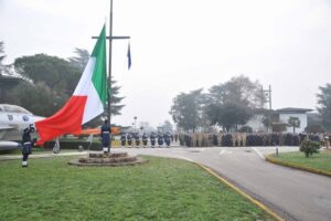 Cerimonia-dell-Alzabandiera-solenne-in-ricordo-del-Col.-Pil.-M.O.V.N.-Davide-Franceschetti