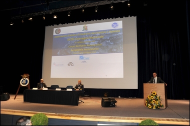 Cerimonia-di-apertura-nel-teatro-dell-Accademia-Aeronautica
