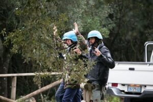 Check-Point-abusivo-personale-ONU-sotto-minaccia-delle-armi-