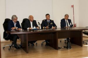 Conferenza Stampa in Aeroporto
