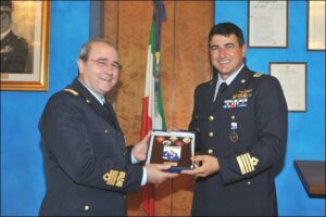 Consegna del Crest da parte del Colonnello Trozzi