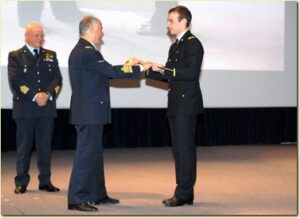 Consegna-sciabola-d-onore-dda-gen-Vincenzo-Camporini