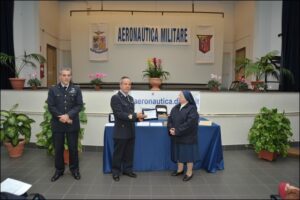 Consegna-simbolica-beni-a-suor-Angelina
