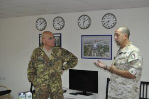 IL COMANDANTE DEL COI VISITA LA TFA DI AL BATEEN - Aeronautica Militare