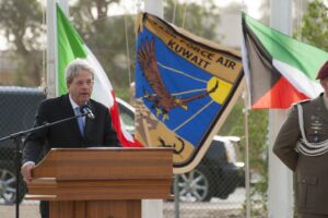 PRESIDENTE DEL CONSIGLIO FESTEGGIA IL 1° MAGGIO CON I MILITARI DEL IT NCC AIR KUWAIT - Aeronautica