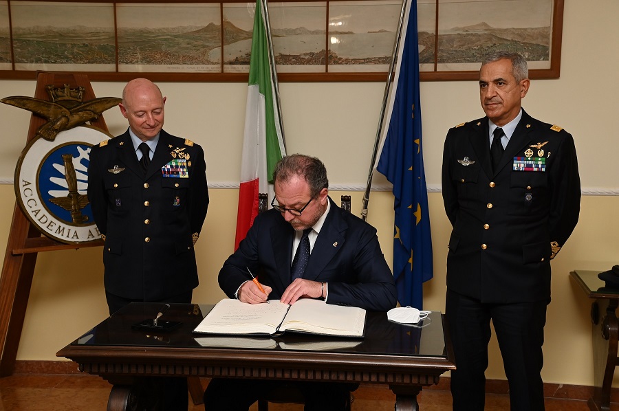 ACCADEMIA AERONAUTICA: INAUGURATO A POZZUOLI L’ANNO ACCADEMICO 2021-2022 DEGLI ISTITUTI DI FORMAZIONE DELL'AERONAUTICA MILITARE