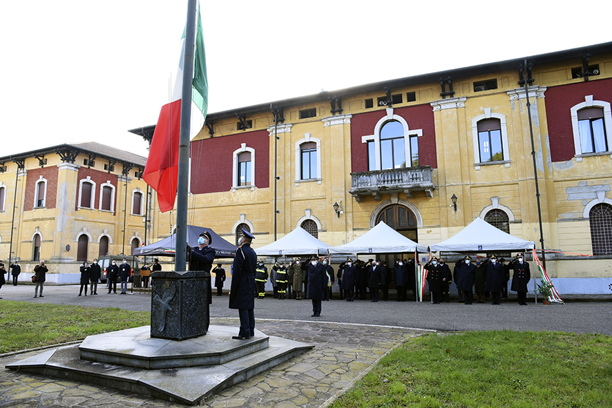PADOVA: IL GRUPPO SERVIZI GENERALI AMMAINA LA BANDIERA DI REPARTO - Aeronautica Militare