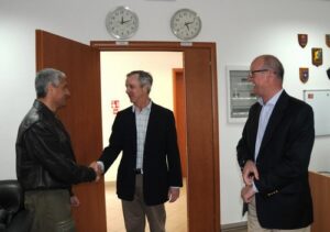 Da sinistra il Col. Aiello Mr. Banbury e il Direttore dellGSC UNLB Mr. Von Rubenss