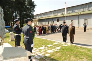 Deposizione-corona-d-alloro-al-Monumento-della-Rinascita